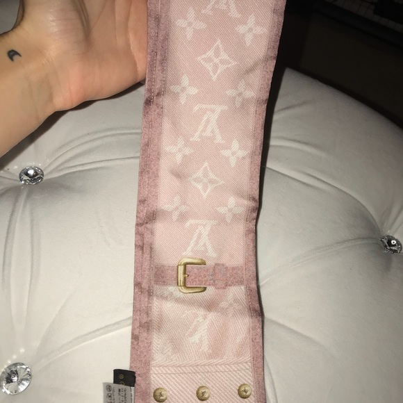 EUC Authentic Louis Vuitton Light Pink Bandeau - Picture 3 of 8